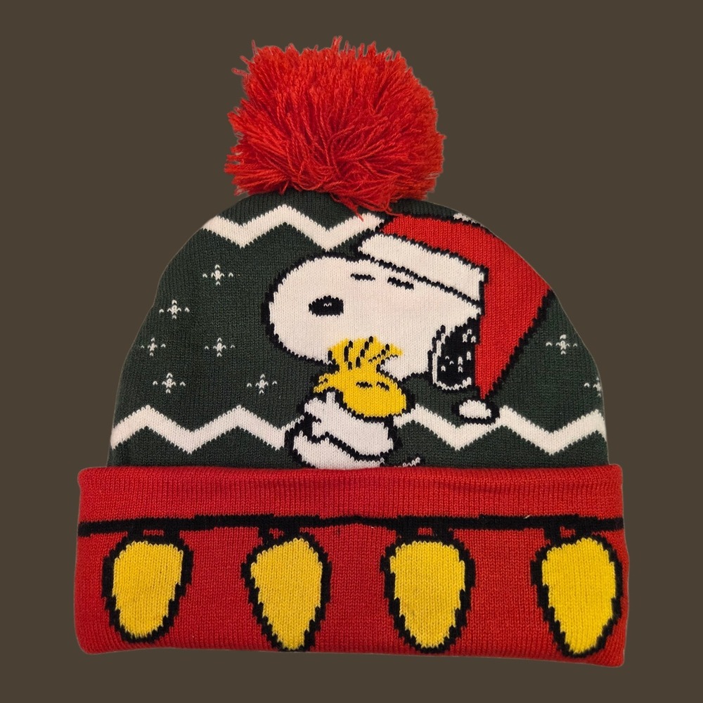 NEW Peanuts Snoopy Hugging Woodstock Beanie Pom Pom Christmas Lights Hat NWT‎
